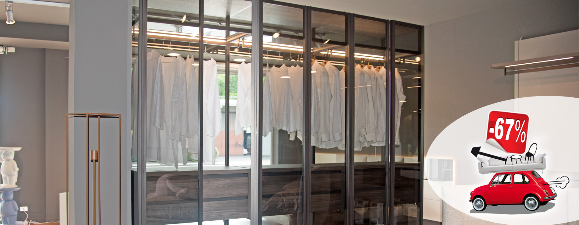 Armadio in vetro con illuminazione San Giacomo in promozione. Visionabile presso lo Showroom Centro Mobili.